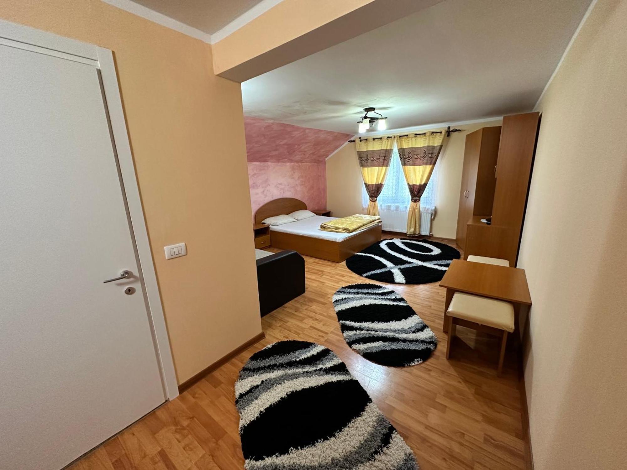 Pensiunea 3Flori De Colt Hotel Statjunea Borsa Exterior photo